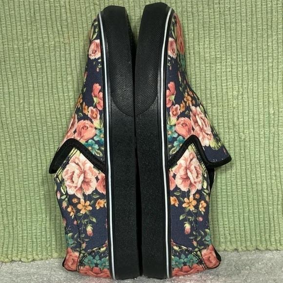 Yes We Vibe Unisex Blue Floral Canvas Slip On Sneaker Shoes SZ M 9 & W 10.5 NWOT - Picture 6 of 11